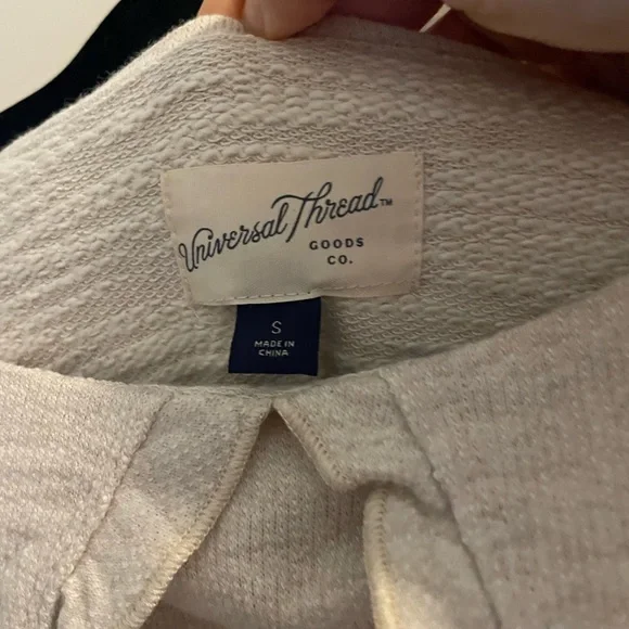 Universal Thread Oversized Collar Top - Picture 3 of 4